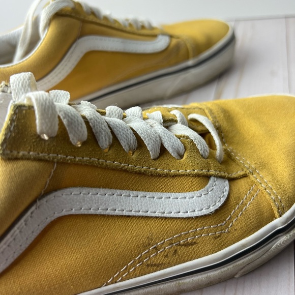 🍁 Fall Style Bundle 🍁 Jeans, Sweater & Sneaker Bundle, perfect for the season! - Picture 16 of 16